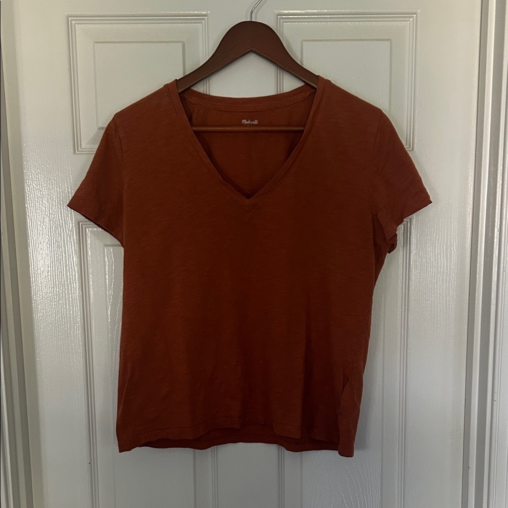 Madewell Women's Short Sleeve V-Neck in Rust Size L